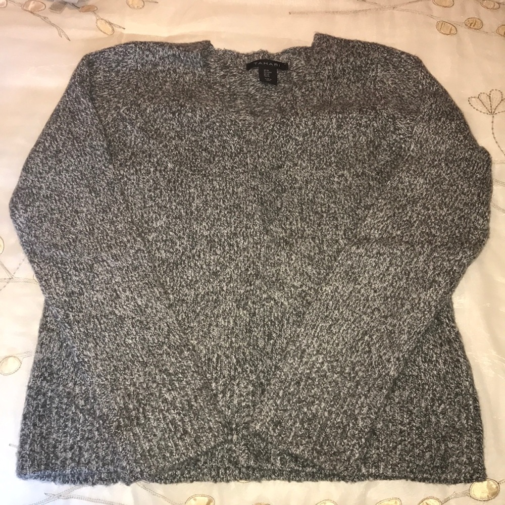 Tahari knitted v-neck sweater